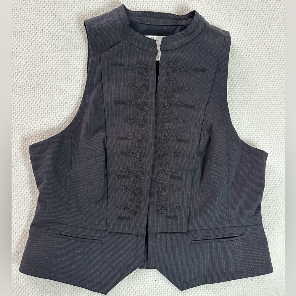 ANN TAYLOR LOFT | Charcoal Embroidered Vest Zise 2P